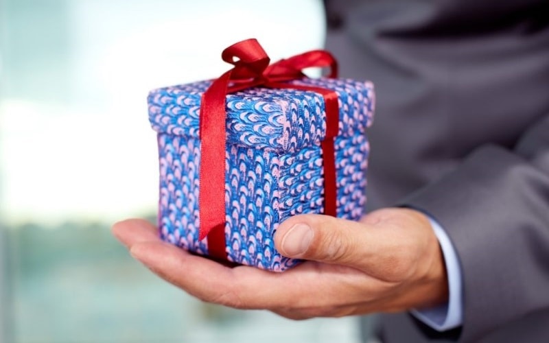 İkizler burcuna alınabilecek ofis hediyeleri önerileri Ofix Blog'da...