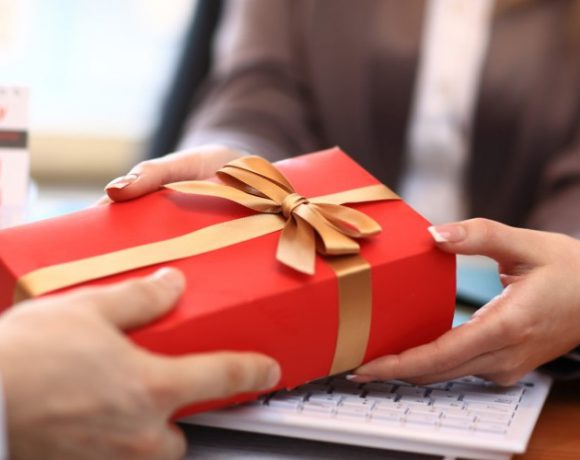 Yengeç burcuna alınabilecek ofis hediyeleri önerileri Ofix Blog'da...