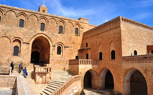 Mardin ve Deyrulzafaran Manastırı gezileriniz için faydalı bilgiler Ofix Blog'da...