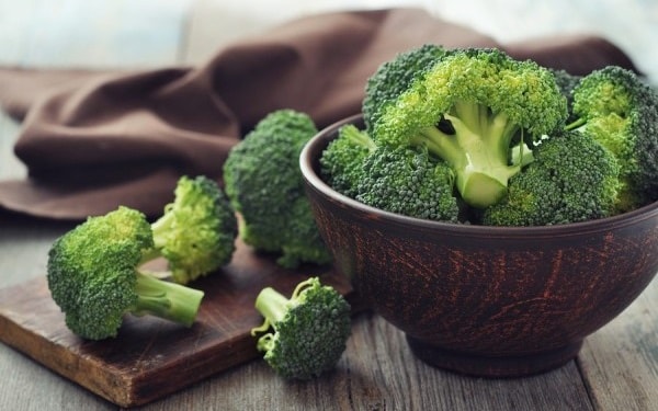Brokoli, kalp sağlığına iyi gelen yeşil sebzeler arasındadır.