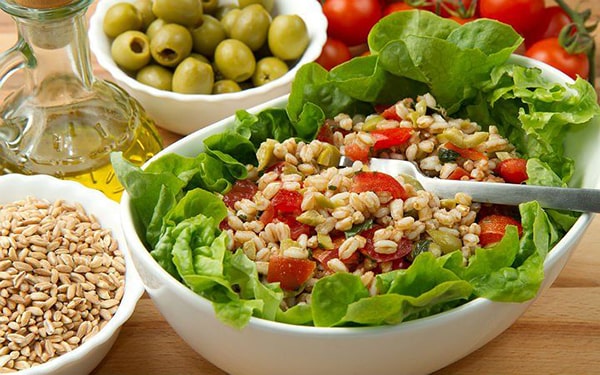 Buğday salatası, en sağlıklı kış salataları içinde yer almaktadır.