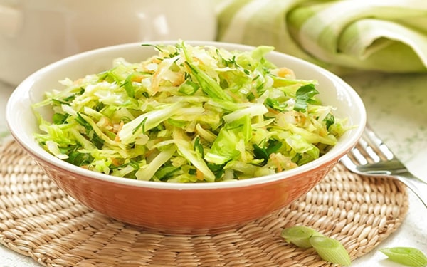 Pırasa salatası, en sağlıklı kış salataları içinde yer almaktadır.