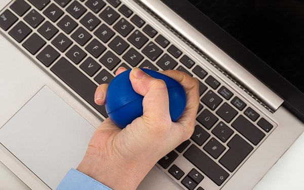 Bilgisayar kullanıcıları için parmak egzersizleri Ofix Blog'da...