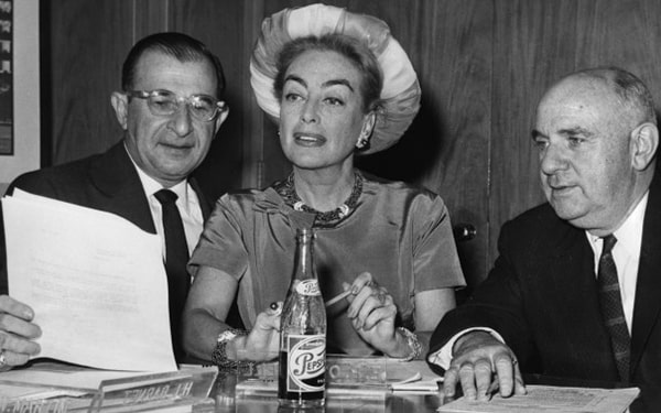 Joan Crawford ve Pepsi hakkında merak ettiğiniz konular Ofix Blog'da...