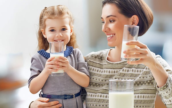 Çocuklara sütü sevdirmenin 10 yolu hakkında faydalı bilgileri Ofix Blog'da bulabilir, çocuğunuza süt içme alışkanlığı kazandırabilirsiniz.