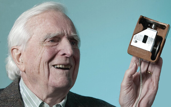 Douglas Engelbart ve mouseun icadı hakkında merak ettikleriniz Ofix Blog'da...