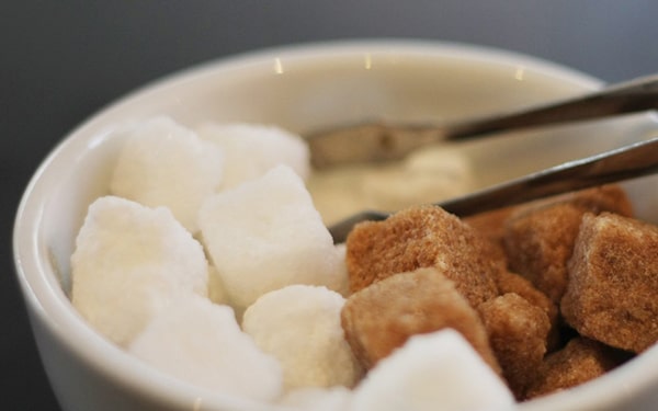 Beyaz şeker mi, esmer şeker mi diye tereddüt ediyorsanız Ofix Blog'u ziyaret edebilirsiniz.