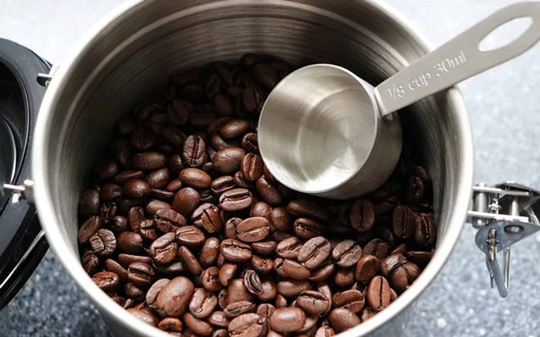 Kahve çekirdekleri nasıl saklanır? Kahve için ideal saklama koşulları Ofix Blog'da...