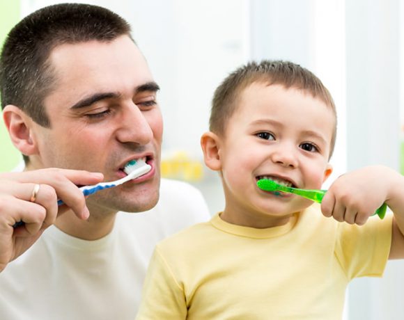 Çocuklara diş fırçalama alışkanlığı kazandırma yolları Ofix Blog'da...