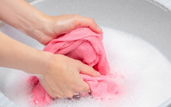 Elde çamaşır yıkarken dikkat edilmesi gerekenler Ofix Blog'da...