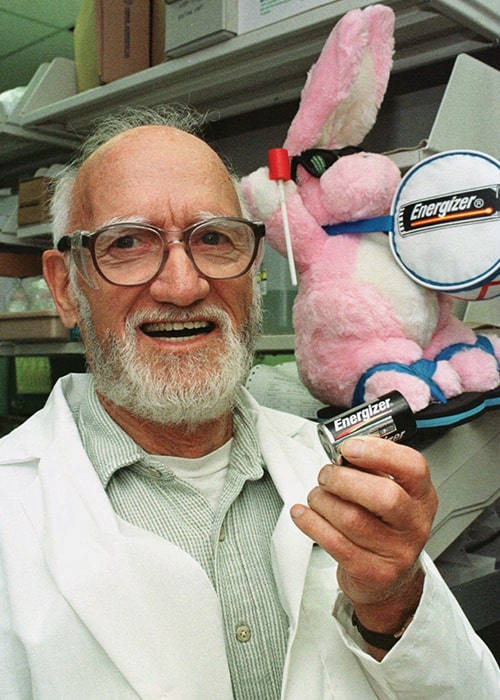 Lewis Urry ve alkalin pilin icadı Ofix Blog'da...