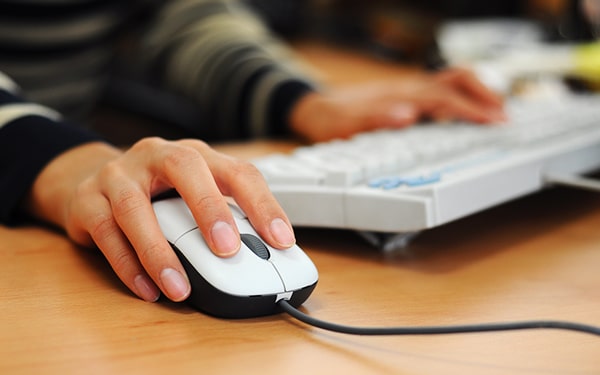 Mouse kullanırken el bileği ağrısının nedenleri Ofix Blog'da...